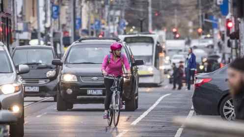 cycling melbourne australia - debunking the biggest myths of mandatory bicycle helmet law advocates