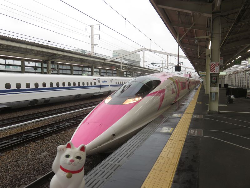 Gotokuji Temple Maneki-Neko - Hello Kitty Shinkansen